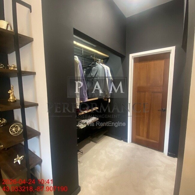 Building Photo - 234 N Broadway