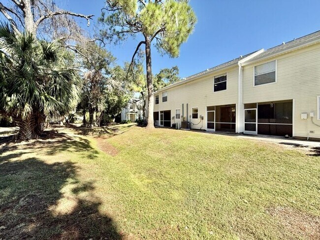 Building Photo - 13706 Forest Lake Dr