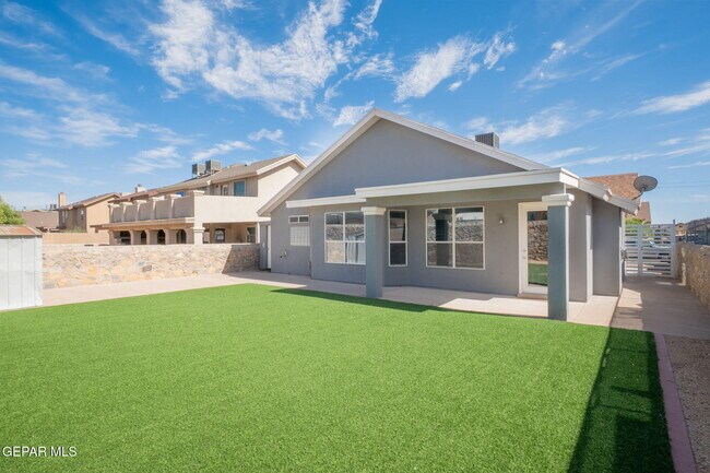 Building Photo - 12509 Twin Leaf Dr