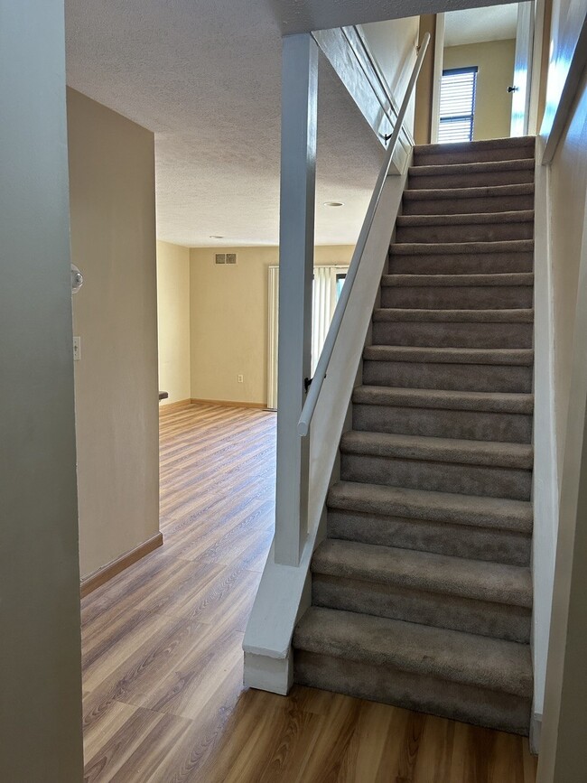 Building Photo - 225 Woodhaven Dr