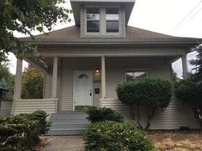 Building Photo - URBAN CHARMER