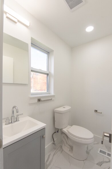 Building Photo - 505 Adams Ln