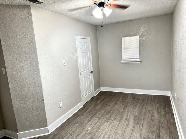 Building Photo - 10206 Buena Park Dr