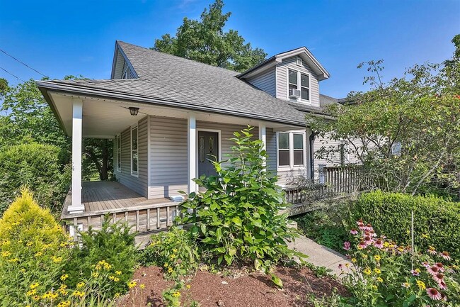 Building Photo - 476 Compton Rd