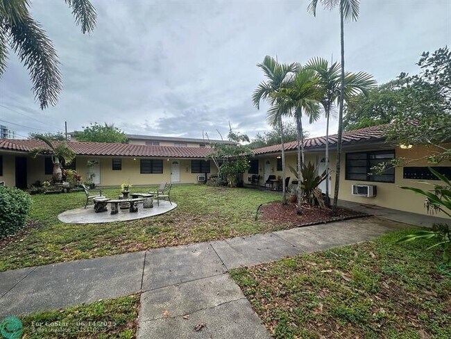Building Photo - 530 N 20th Ave