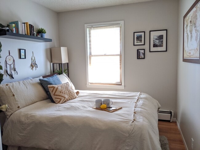 Building Photo - 680 Juno Ave