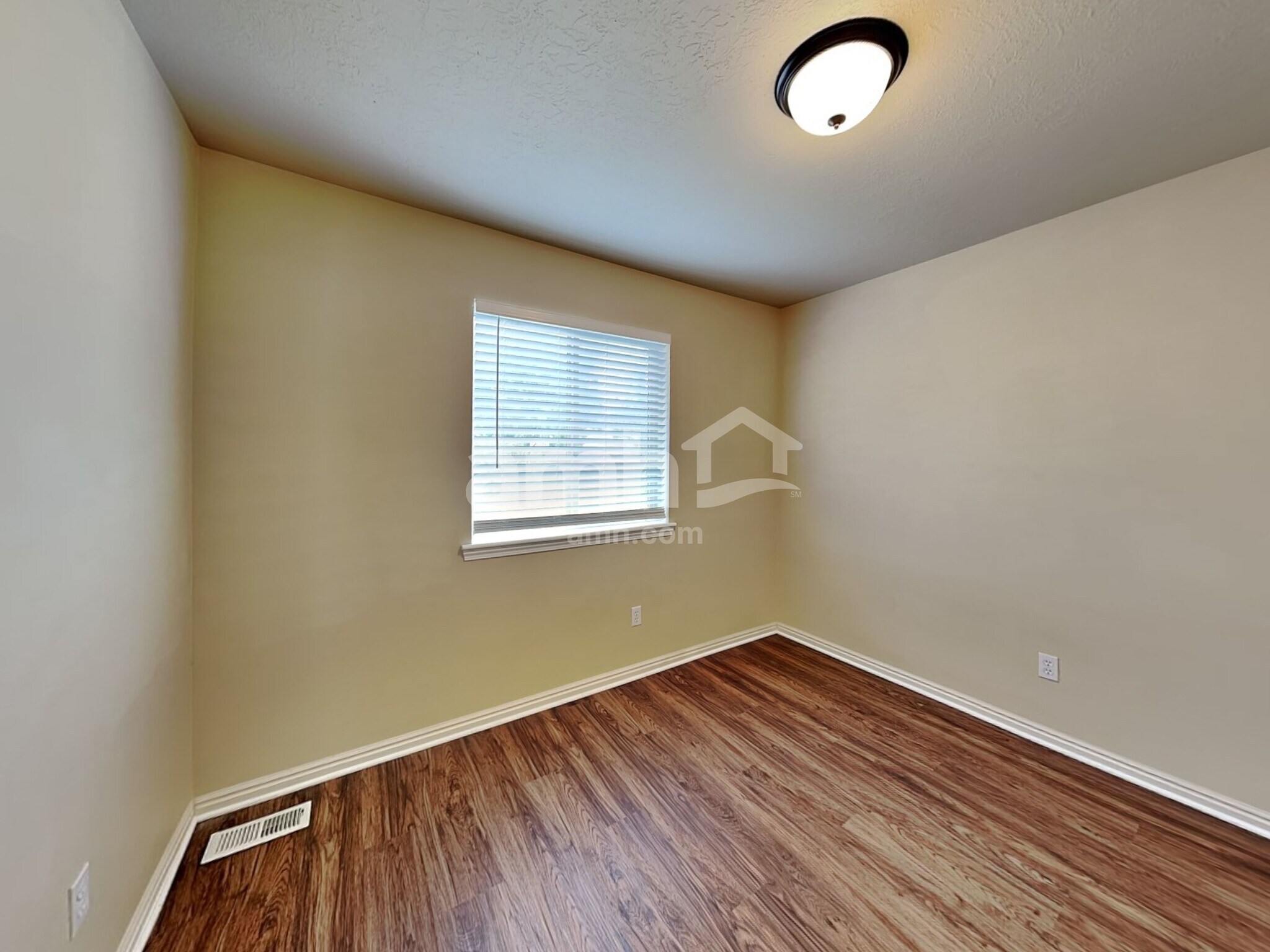 Building Photo - 10526 Doral Dr