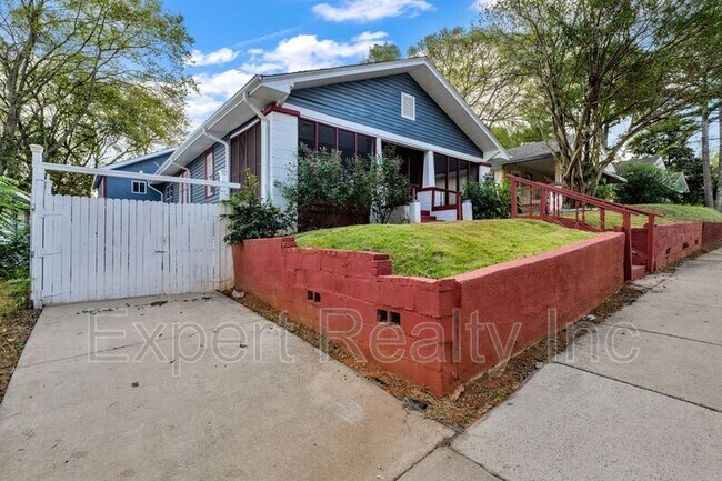 Building Photo - 1245 Waverly St