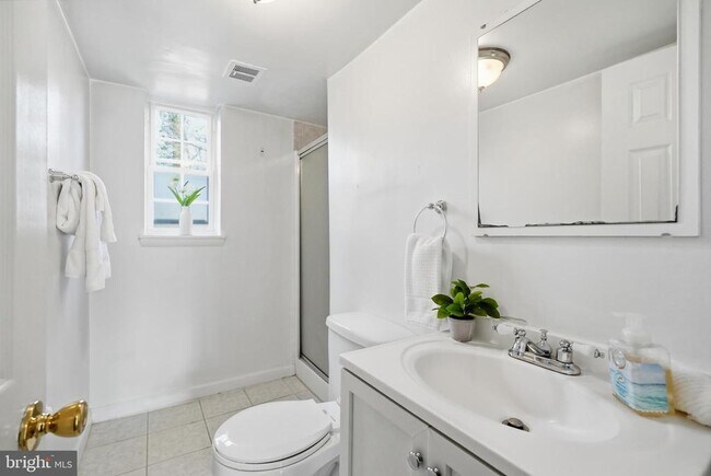 Building Photo - 7821 Cayuga Ave