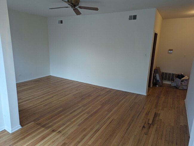 Building Photo - Updated Very Large 2 BR In Uptown
