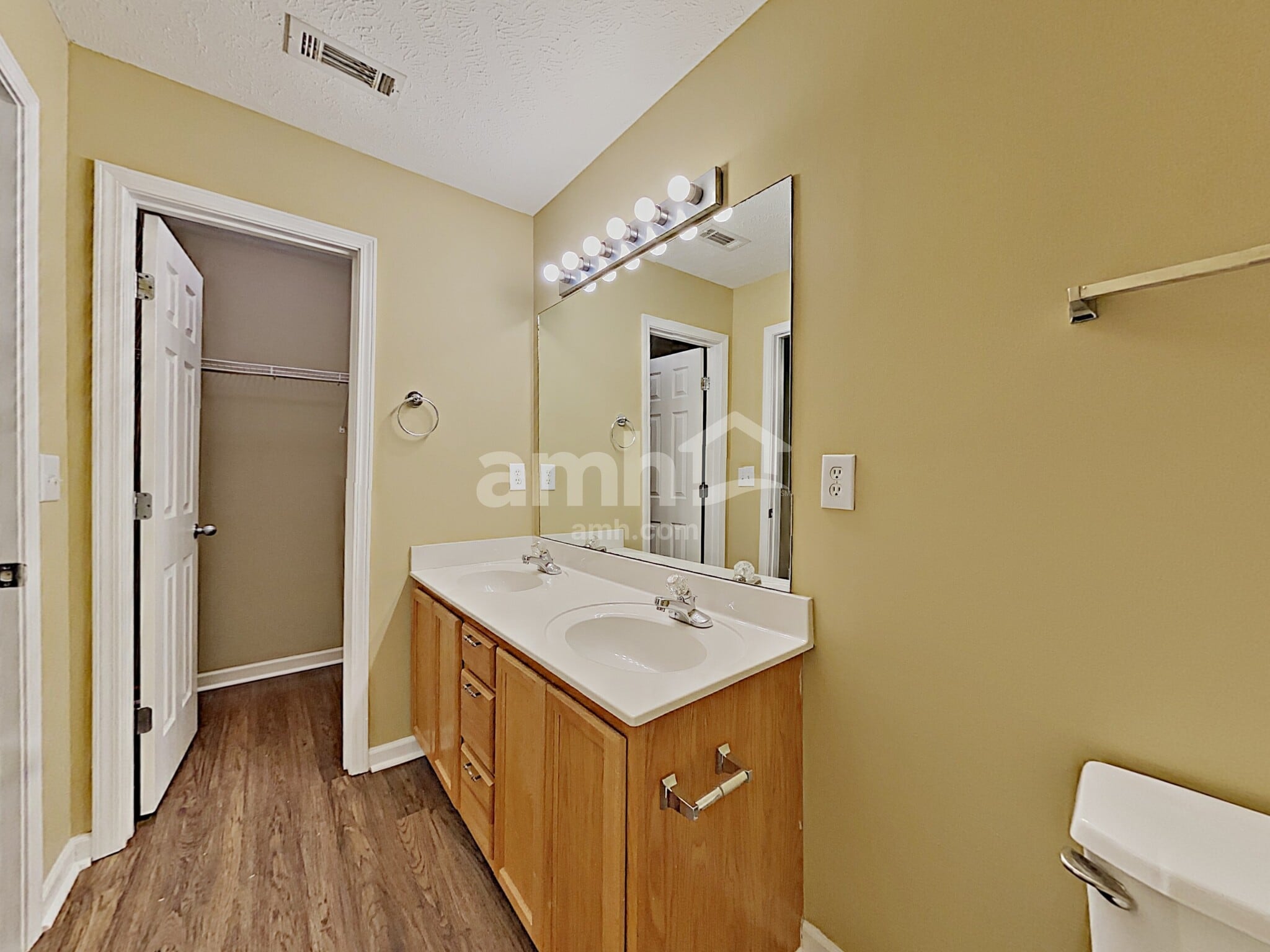 Building Photo - 1883 Portview Dr