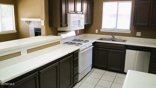 Building Photo - 1450 Plaza Roja Ct