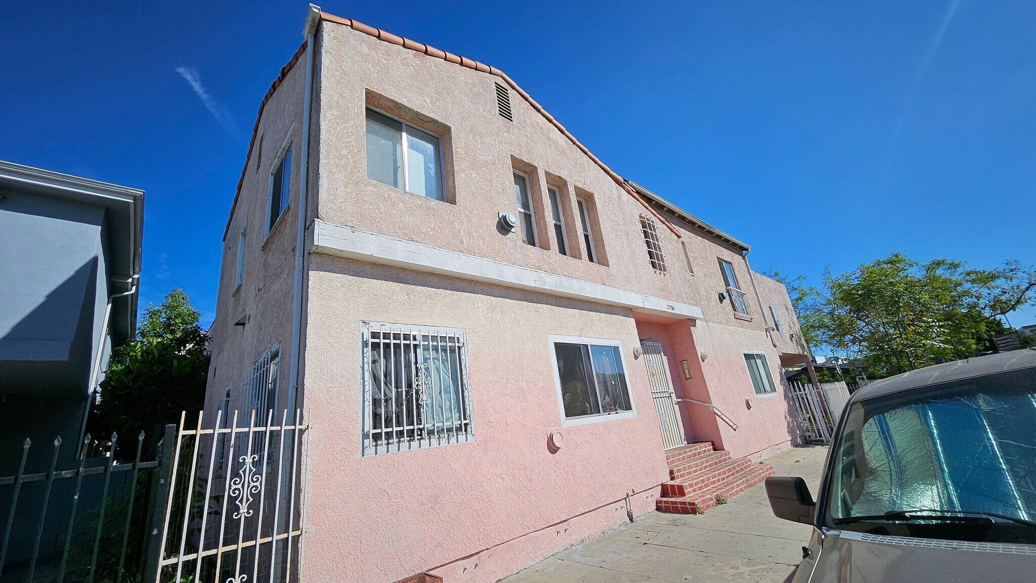 Building Photo - 1750 S Longwood Ave