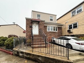 Building Photo - 8 West Side Ave