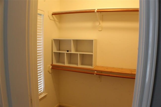 Building Photo - 1718 Heddon Falls Dr