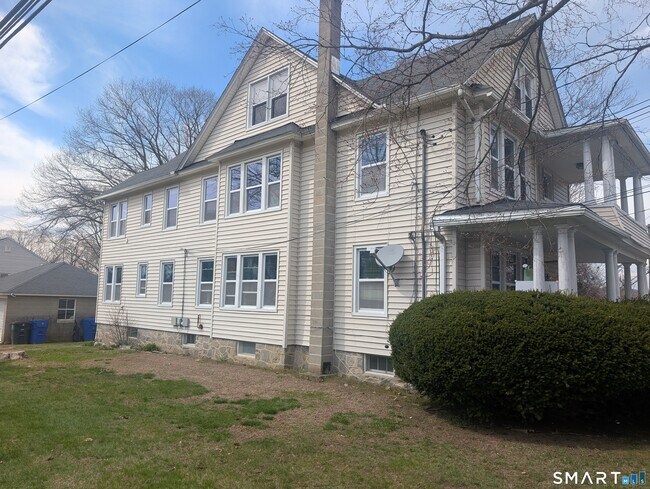 Building Photo - 226 Hillside Ave