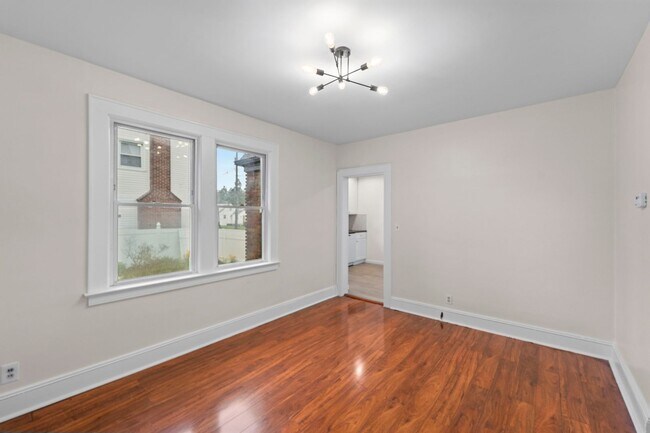 Building Photo - 2215 N Wood Ave