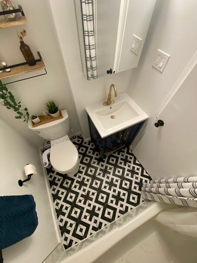 Building Photo - 5340 Holmes Run Pkwy