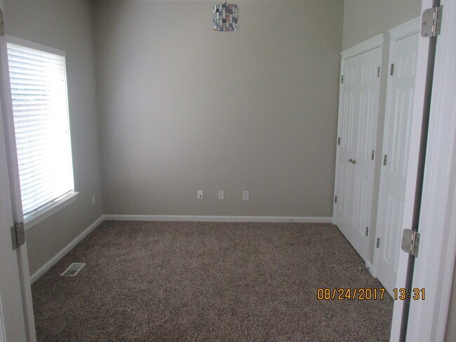 Building Photo - 4 Bedroom Home in Hobble Creek!