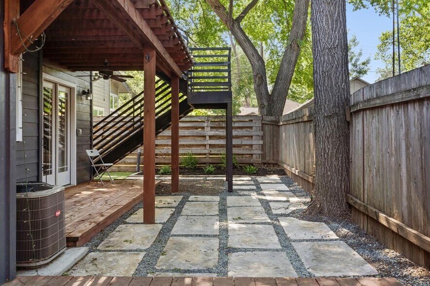 Building Photo - 1005 Mansell Ave