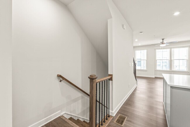 Building Photo - (Coming Soon) 3 Bedroom Townhome minutes from South End!