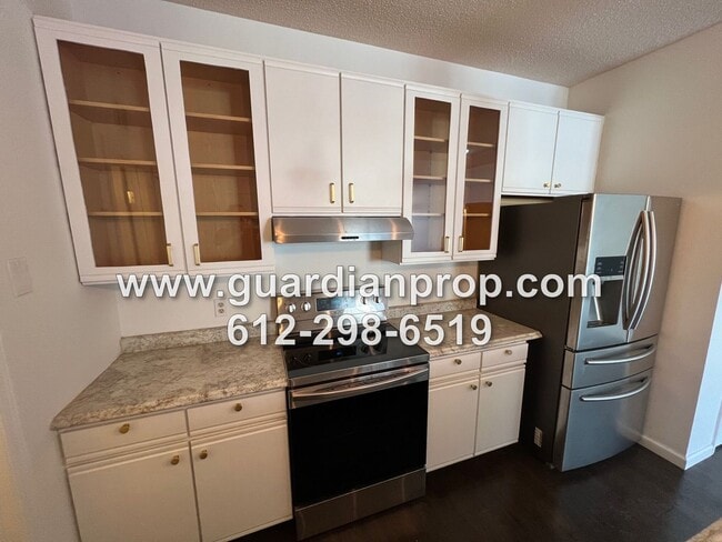 Building Photo - Woodbury Townhouse Available Now, Updated ...