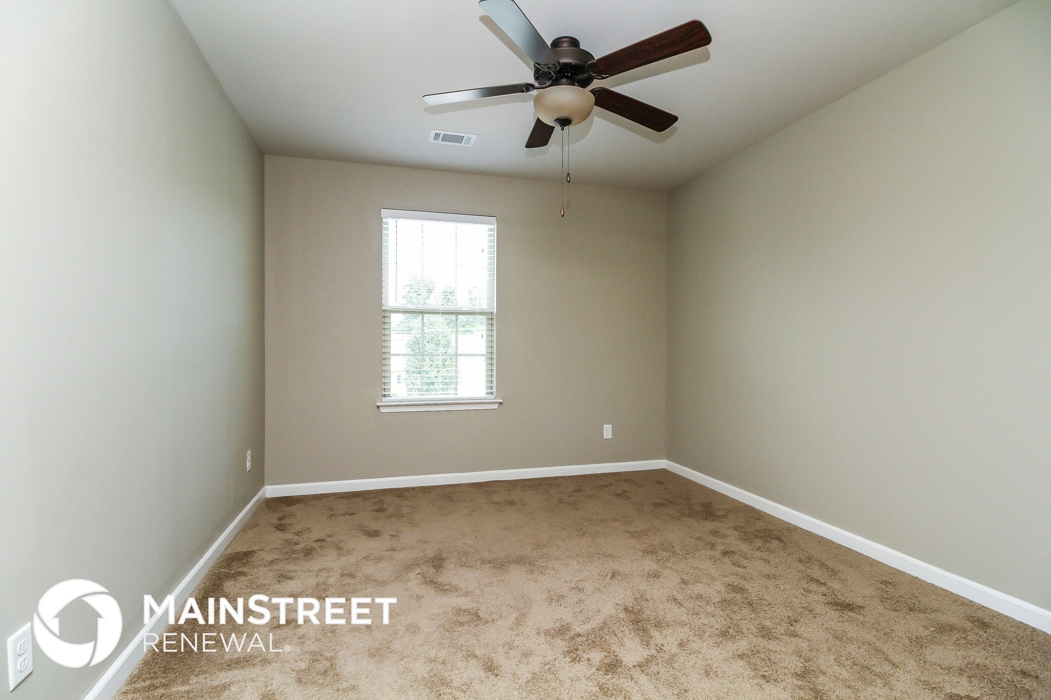 Building Photo - 160 Lyndhurst Dr