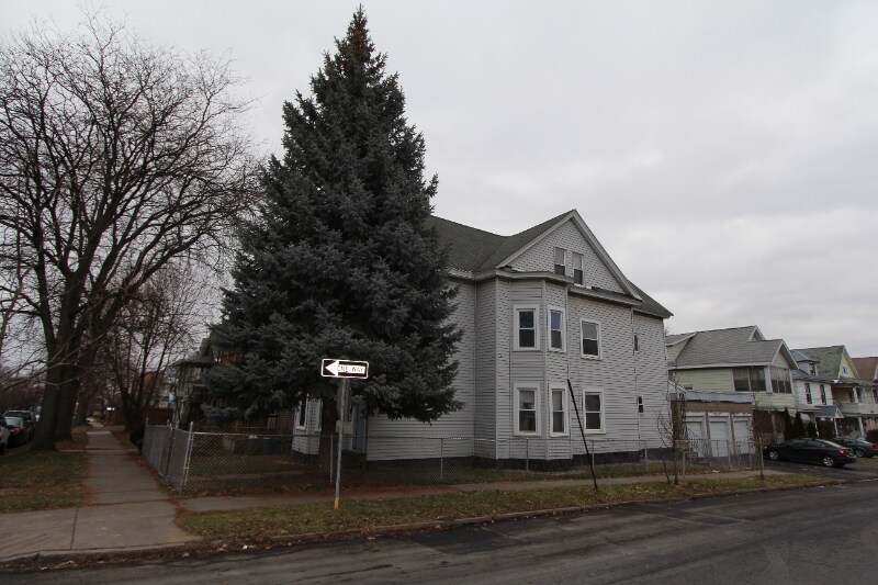 Building Photo - 213 S Lowell Ave