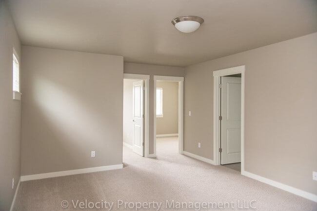 Building Photo - Half off First Months Rent!!Beautiful Home in SW Redmond!