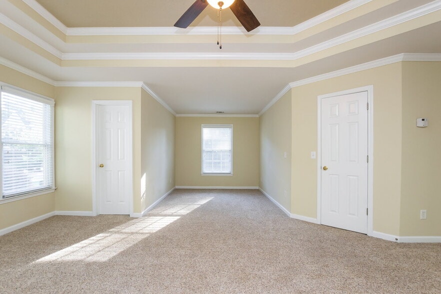 Building Photo - 1042 Amberton Ln