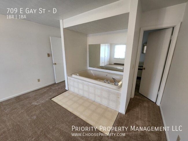 Building Photo - 709 E Gay St