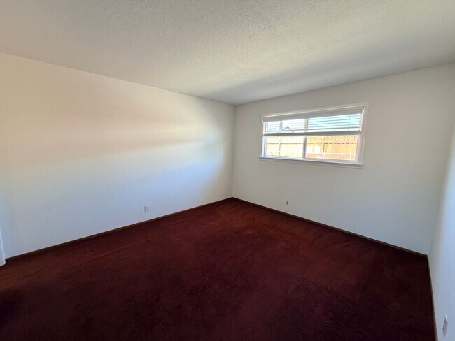 Building Photo - 1445 Sonoma Dr