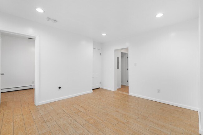 Building Photo - 324 70th St