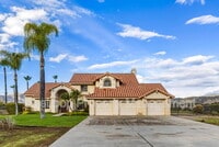 Building Photo - 493 Summerhill View