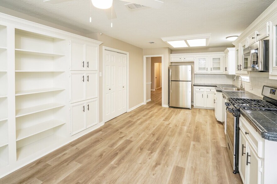 Building Photo - 17311 Modbury Dr