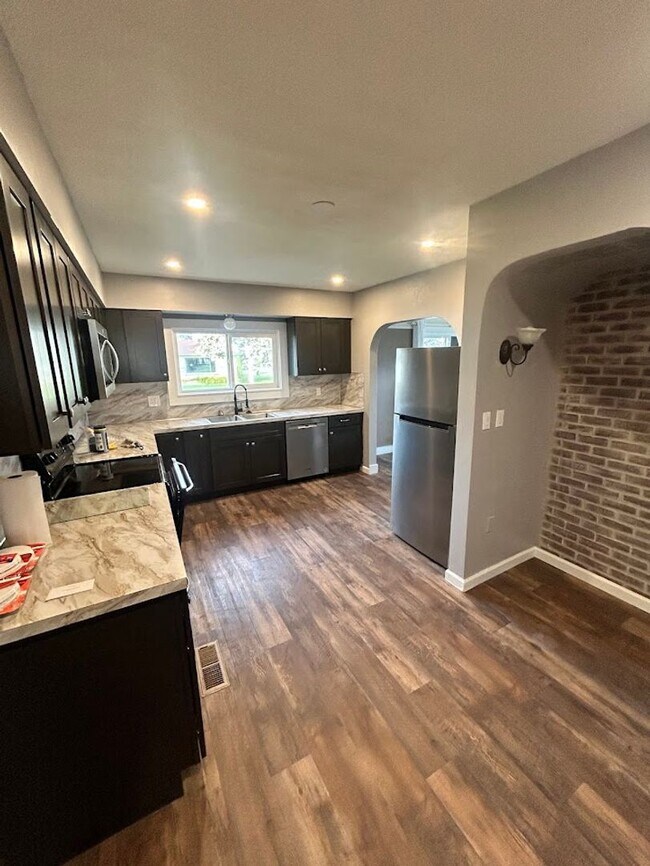 Building Photo - Three Bedroom House for Rent With a Garage...