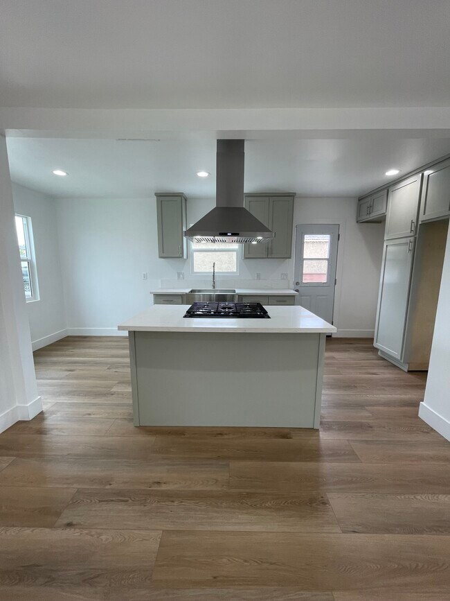 Building Photo - 14402 S Cookacre St