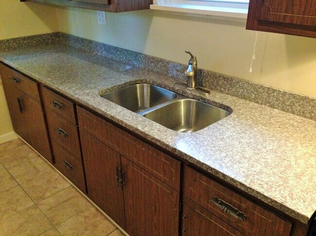 Building Photo - 435 Eureka St