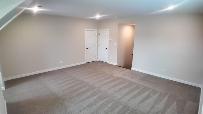 Building Photo - 5698 Ardsley Dr E