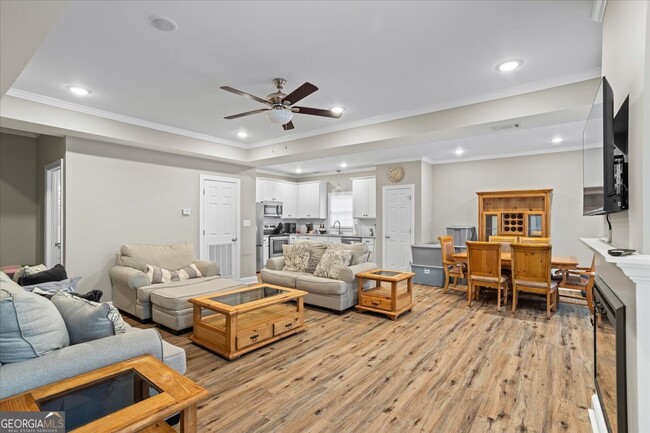 Building Photo - 212 Huntington Shoals Dr