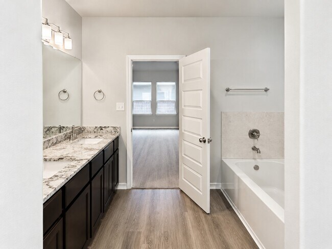 Building Photo - 40621 Guillemont Ln