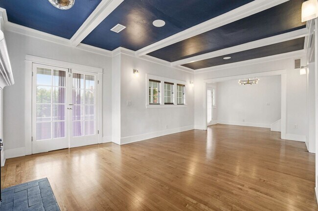 Building Photo - FALL IN LOVE with Craftsman Style Living!
