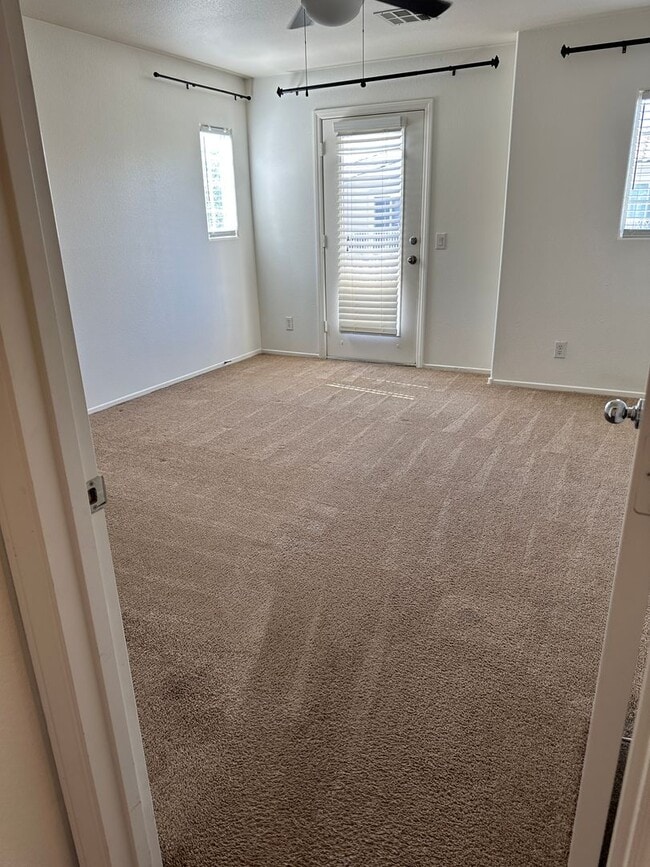 Building Photo - 3 Bedroom/2.5 Bath Family Home