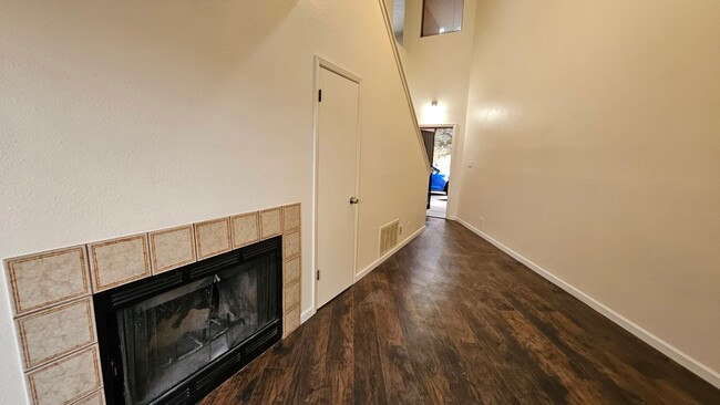 Building Photo - Martha Street NE-2208