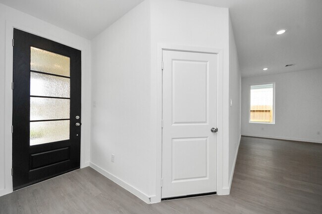Building Photo - 28910 Rustic Robin Ln