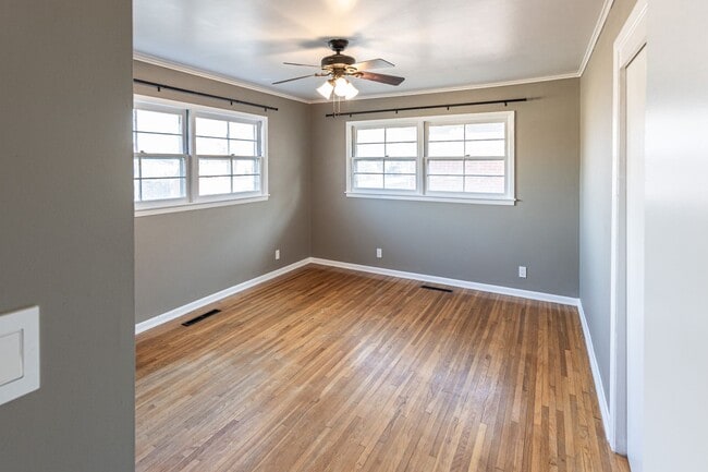 Building Photo - 3-Bed Midtown Home, Large Fenced Yard With Pool