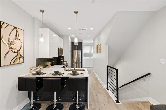 Building Photo - 1120 Galveston Ave