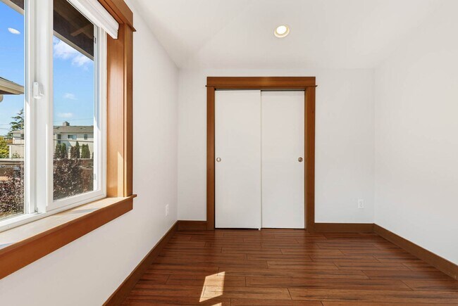 Building Photo - 4526 Dayton Ave N