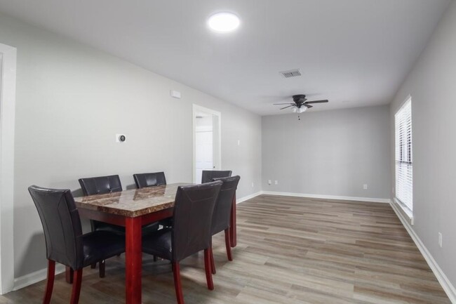 Building Photo - 42 Hunters Creek Dr