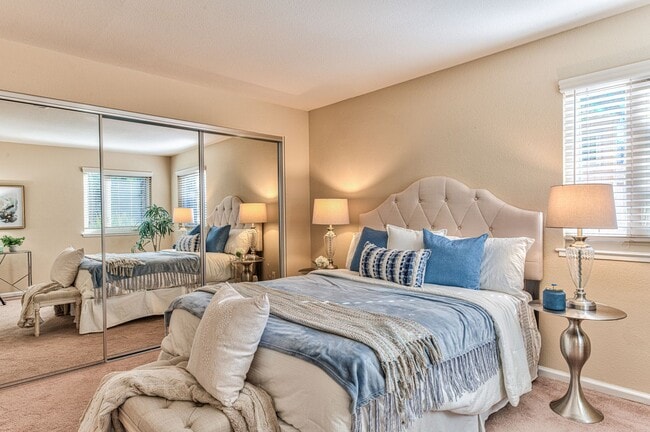 Building Photo - Ground Floor Condo at Footprints on the Bay